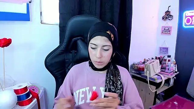 chaymae nah  online show from 04-22-26, 02:02