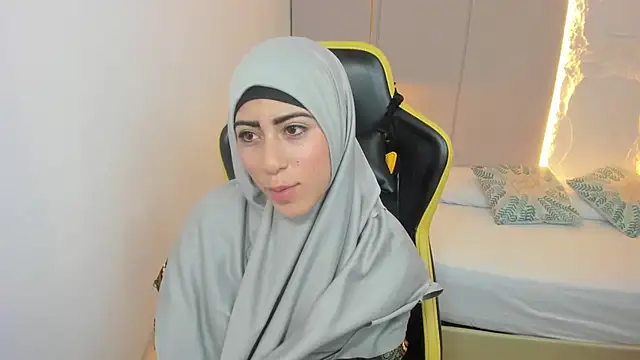 Snapshot of chaymae_nah_ chatting on 01-24-25, 03:45 chaymae nah  online show from 01-24-25, 03:45
