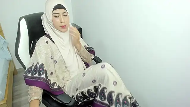 Snapshot of chaymae_nah_ chatting on 03-10-25, 03:52 chaymae nah  online show from 03-10-25, 03:52