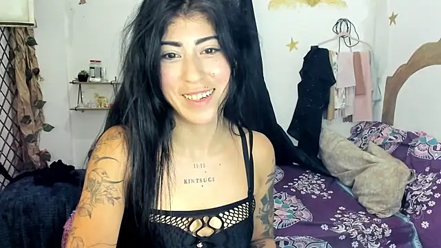 Snapshot of chaymae_nah_ chatting on 09-15-25, 04:02 chaymae nah  online show from 09-15-25, 04:02