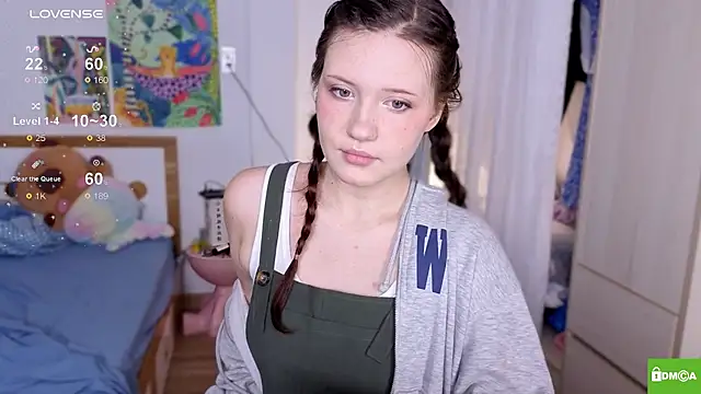 HanahCute online show from 11-27-25, 02:23