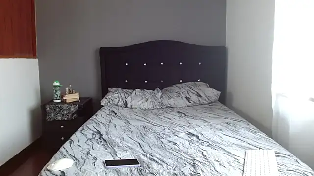 Emilia 1995 online show from 10-27-25, 02:07