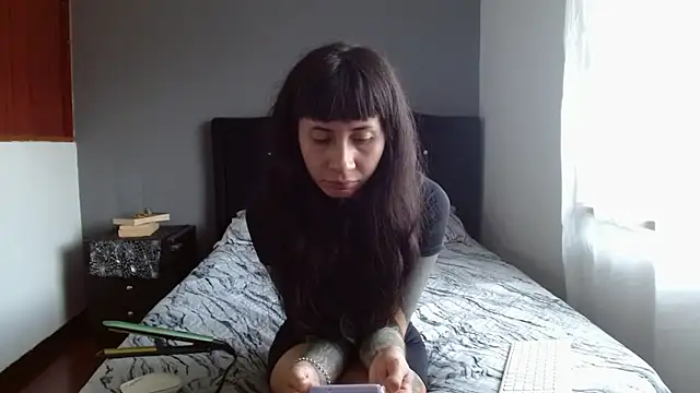 Emilia 1995 online show from 06-17-26, 04:06