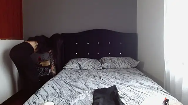 Emilia 1995 online show from 10-14-25, 04:40