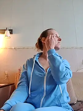 Evelina cute online show from 10-27-25, 11:00