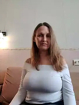 Evelina cute online show from 02-26-25, 10:27
