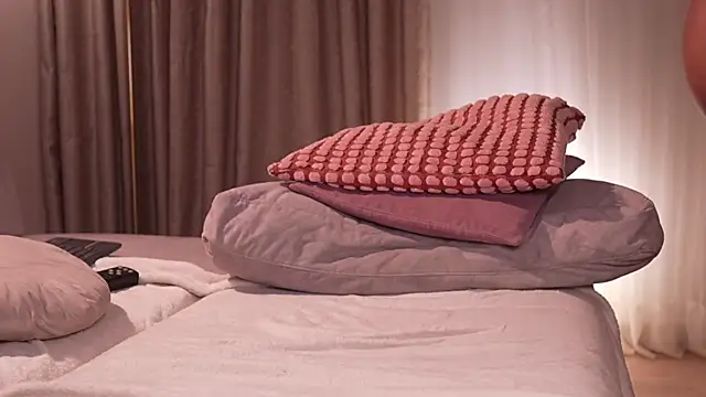 Snapshot of pauline__7 chatting on 02-12-26, 05:45 pauline 7 online show from 02-12-26, 05:45