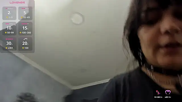 Snapshot of AmberGreyy_ chatting on 09-24-25, 05:19 AmberGreyy online show from 09-24-25, 05:19