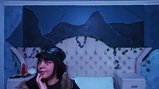 AmberGreyy  online show from 05-06-26, 04:44