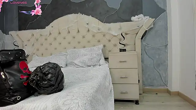 Snapshot of AmberGreyy_ chatting on 10-12-25, 12:50 AmberGreyy online show from 10-12-25, 12:50