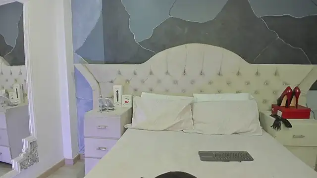 Snapshot of AmberGreyy_ chatting on 03-09-25, 12:42 AmberGreyy online show from 03-09-25, 12:42