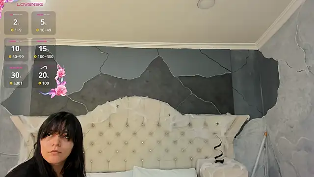 Snapshot of AmberGreyy_ chatting on 10-08-25, 05:13 AmberGreyy online show from 10-08-25, 05:13
