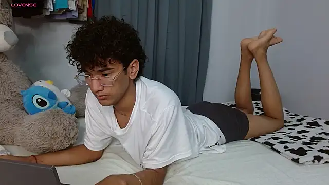 harrytwink18 online show from 04-07-26, 02:19