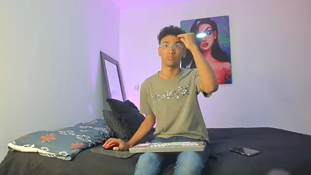 harrytwink18 online show from 03-19-25, 01:29