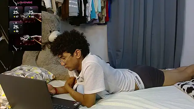 harrytwink18 online show from 04-08-26, 02:35