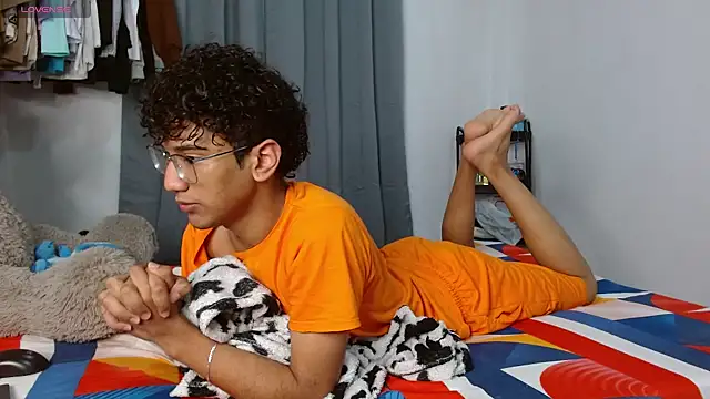 harrytwink18 online show from 02-04-26, 04:40