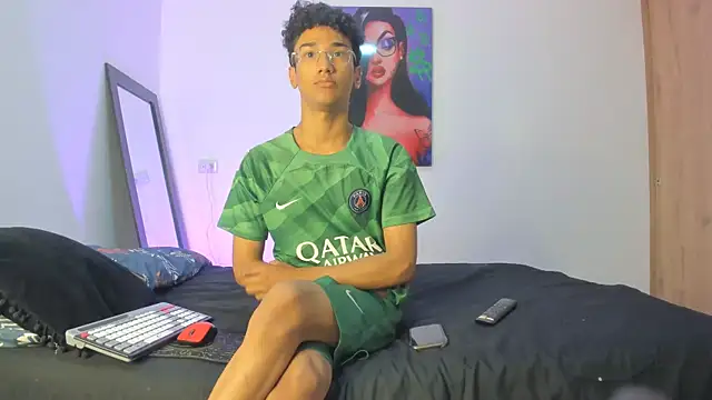 harrytwink18 online show from 03-18-25, 01:12