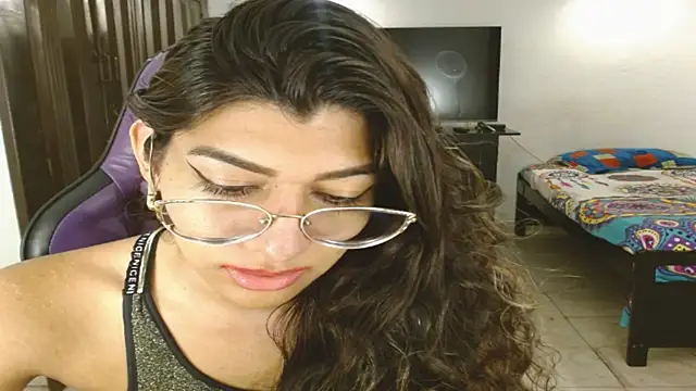 Snapshot of engielphoenis14 chatting on 06-11-26, 02:22 engielphoenis14 online show from 06-11-26, 02:22