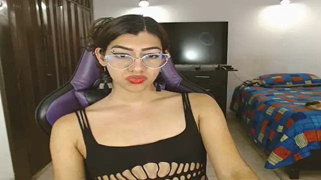 Snapshot of engielphoenis14 chatting on 06-14-26, 01:12 engielphoenis14 online show from 06-14-26, 01:12