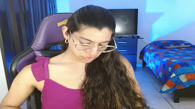 Snapshot of engielphoenis14 chatting on 06-09-26, 10:44 engielphoenis14 online show from 06-09-26, 10:44
