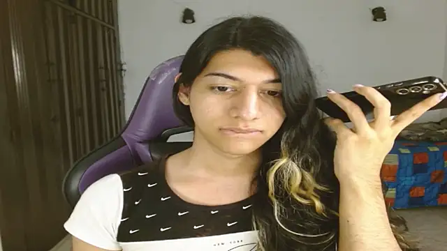 engielphoenis14 online show from 10-18-25, 12:45