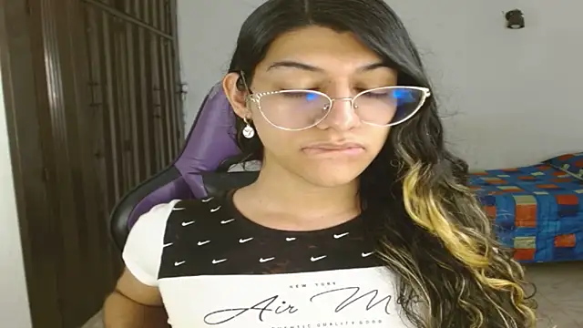 engielphoenis14 online show from 10-09-25, 10:43