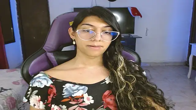 engielphoenis14 online show from 12-15-25, 12:49