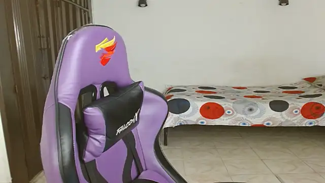 engielphoenis14 online show from 09-08-25, 09:58