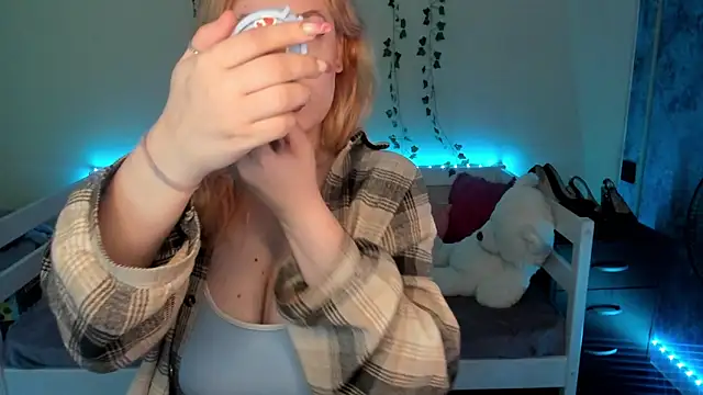 Emily Gin online show from 10-03-25, 02:37