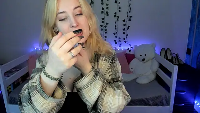 Emily Gin online show from 10-24-25, 02:43