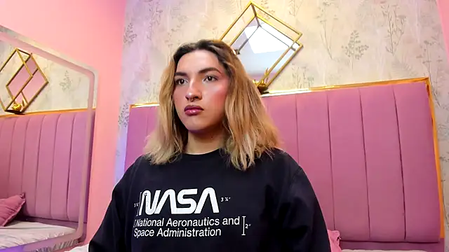 TomLondon  online show from 12-18-25, 01:59