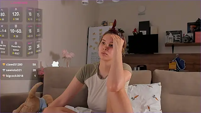 Girl alone home online show from 11-09-25, 05:17