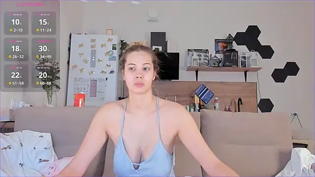 Girl alone home online show from 10-31-25, 03:36