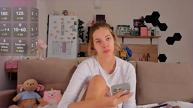 Girl alone home online show from 11-07-25, 04:39