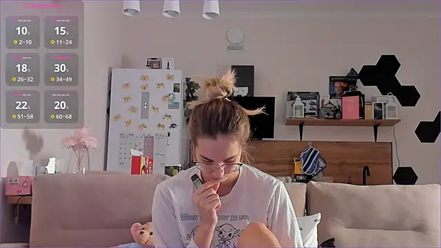 Girl alone home online show from 11-14-25, 04:16