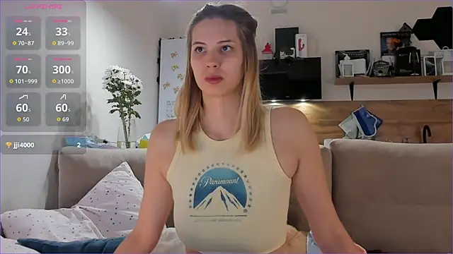 Girl alone home online show from 10-17-25, 03:58