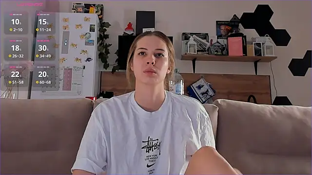 Girl alone home online show from 11-21-25, 03:55