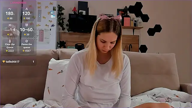 Girl alone home online show from 11-06-25, 04:00