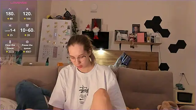 Girl alone home online show from 01-12-26, 01:23