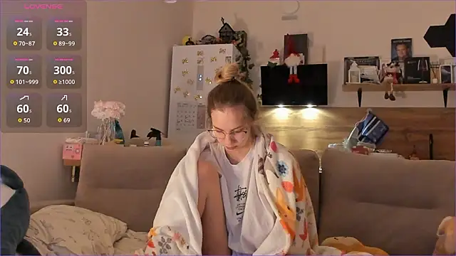 Girl alone home online show from 01-15-26, 04:16