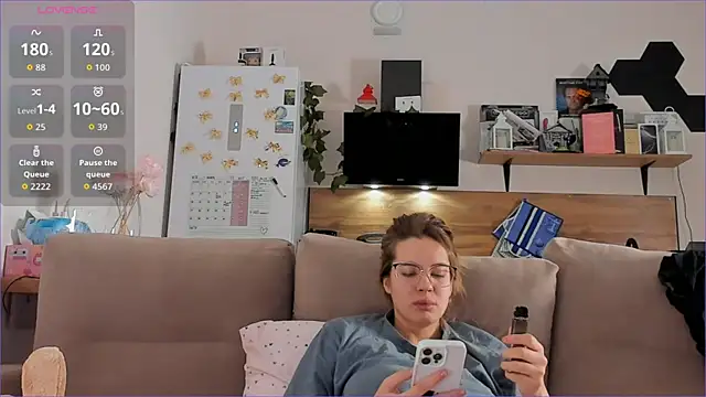 Girl alone home online show from 11-20-25, 03:40