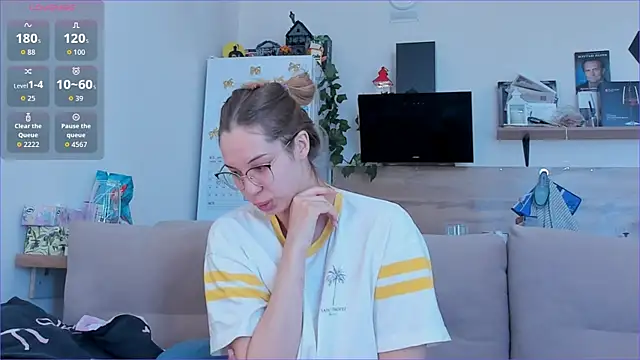 Girl alone home online show from 04-23-26, 03:35