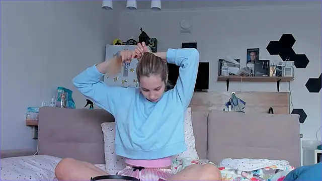 Girl alone home online show from 05-14-26, 03:36