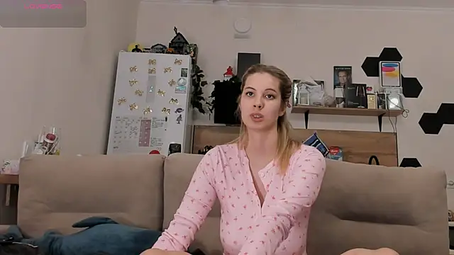 Snapshot of Girl_alone_home chatting on 06-28-26, 04:13 Girl alone home online show from 06-28-26, 04:13