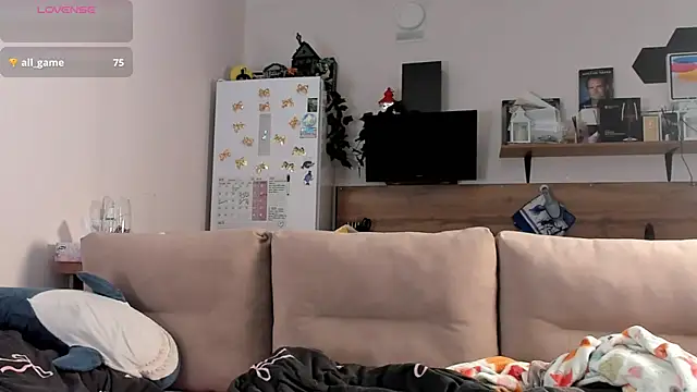 Snapshot of Girl_alone_home chatting on 06-12-26, 03:54 Girl alone home online show from 06-12-26, 03:54