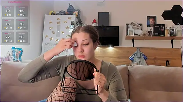 Girl alone home online show from 04-23-26, 03:13