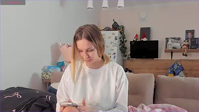 Girl alone home online show from 03-19-26, 03:45