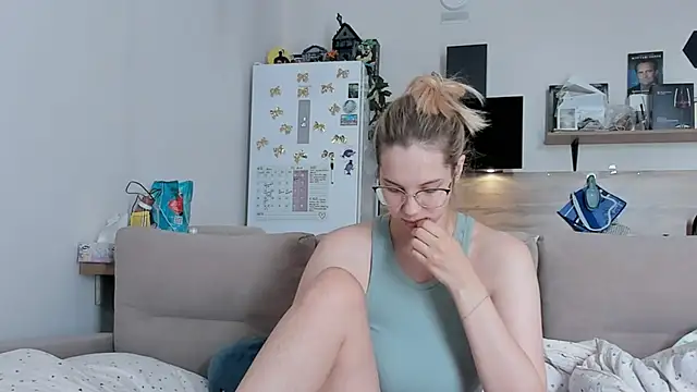 Girl alone home online show from 05-29-26, 03:56