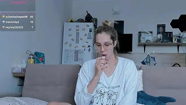 Girl alone home online show from 05-31-26, 05:02