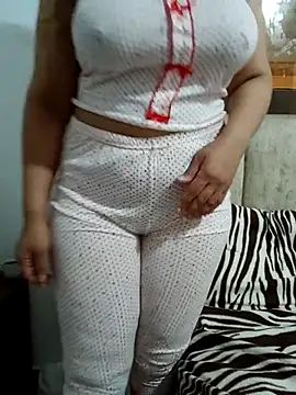 Snapshot of Saakoora chatting on 09-25-25, 04:13 Saakoora online show from 09-25-25, 04:13
